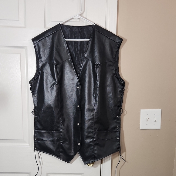 Classic Black Leather Vest - Picture 1 of 8